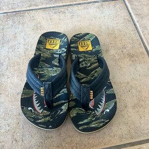 Reef Kids Navy Camo Shark Graphic Flip Flops